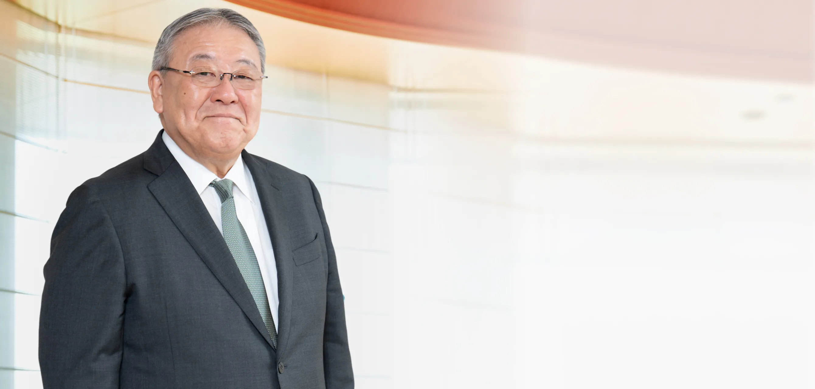 代表取締役会長 CEO 深井 義博の写真